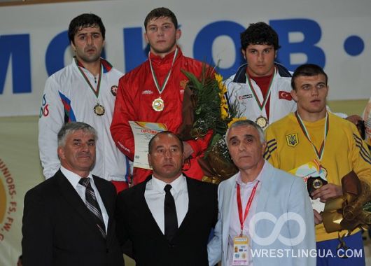 Фотоотчет с чемпионата Европы по вольной борьбе среди юниоров в Болгарии