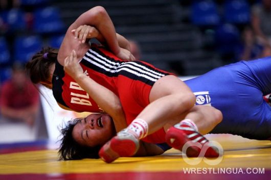 Фоторепортаж с чемпионата мира по спортивной борьбе среди юниорок