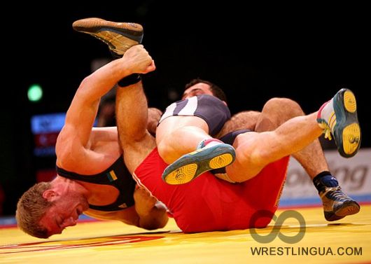 Финалы второго дня чемпионата Европы по вольной борьбе. Видео